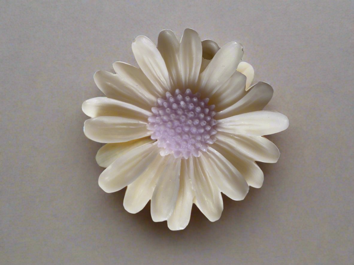 Lumânare Daisy – Eleganță Naturală Inspirată de Delicatețea Margaretelor